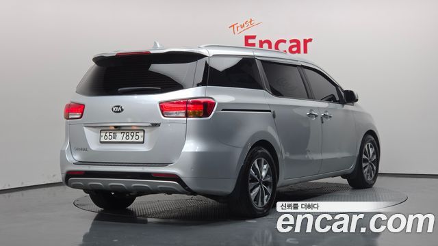Kia Canival 2015 — photo 2