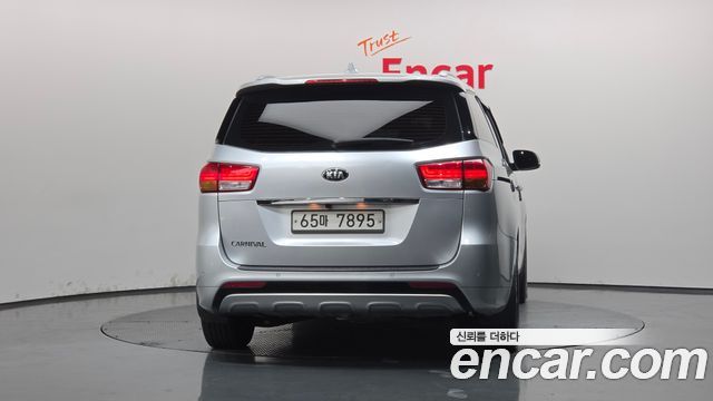 Kia Canival 2015 — photo 4