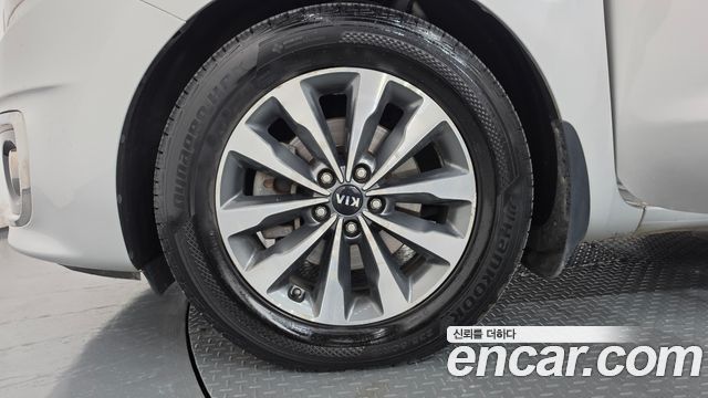 Kia Canival 2015 — photo 5
