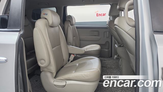 Kia Canival 2015 — photo 11