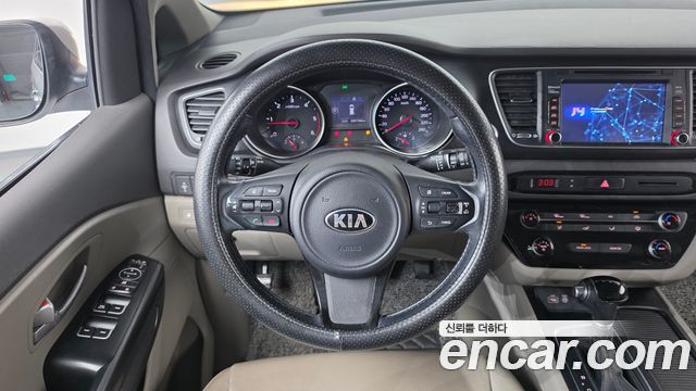 Kia Canival 2015 — photo 13