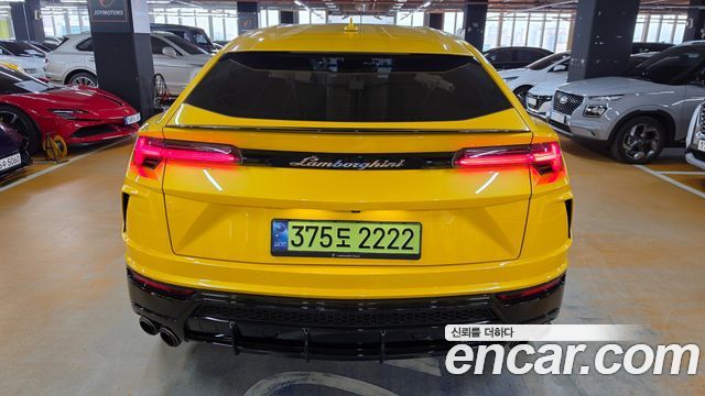 Lamborghini Urus 2022 — photo 2