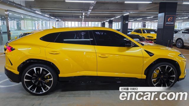 Lamborghini Urus 2022 — photo 5
