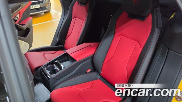 Lamborghini Urus 2022 — photo 13
