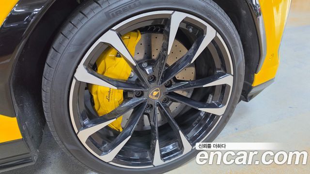 Lamborghini Urus 2022 — photo 19