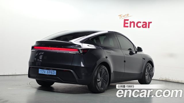 Tesla Model Y 2026 — photo 2