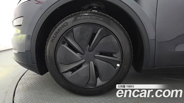 Tesla Model Y 2026 — photo 5