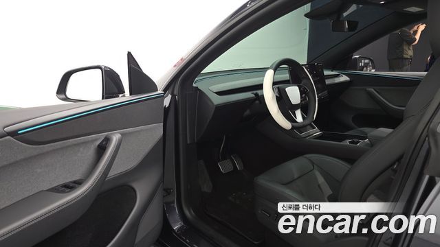 Tesla Model Y 2026 — photo 13