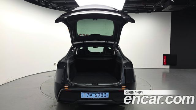 Tesla Model Y 2026 — photo 26