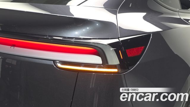 Tesla Model Y 2026 — photo 9