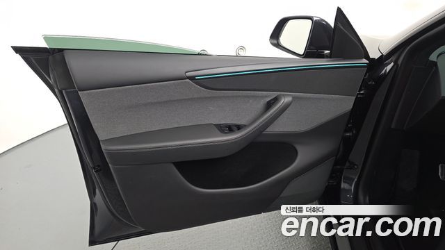 Tesla Model Y 2026 — photo 14