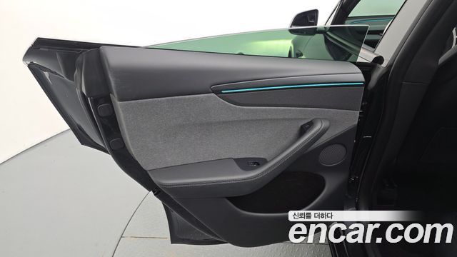 Tesla Model Y 2026 — photo 15
