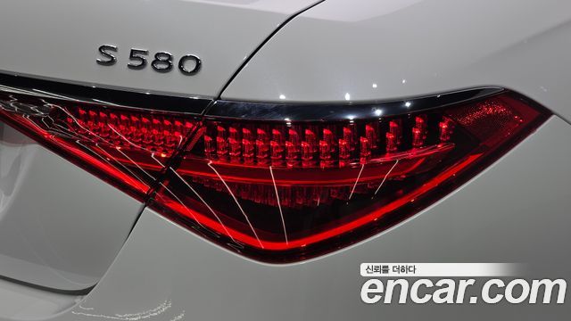 Mercedes-Benz S-Class 2024 — photo 9