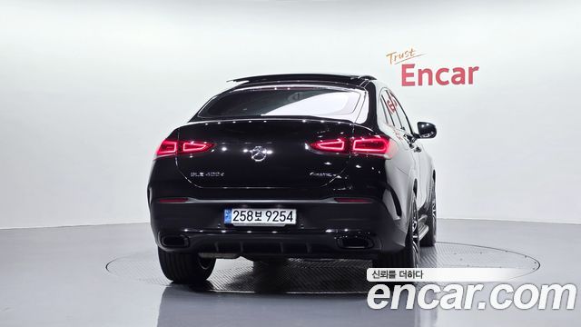 Mercedes-Benz GLE-Class 2022 — photo 4