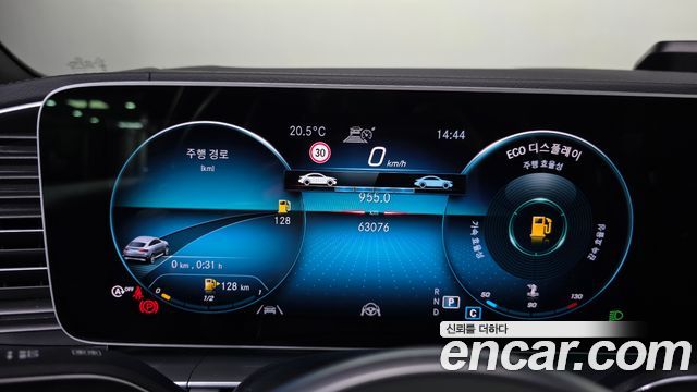 Mercedes-Benz GLE-Class 2022 — photo 11