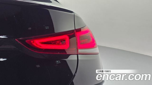 Mercedes-Benz GLE-Class 2022 — photo 9