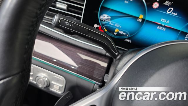 Mercedes-Benz GLE-Class 2022 — photo 27