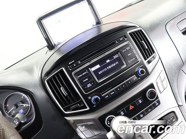 Hyundai Starex 2017 — photo 8