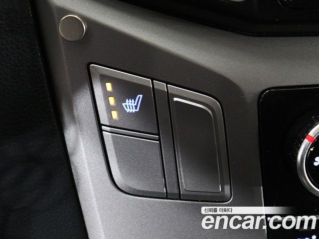 Hyundai Starex 2017 — photo 11