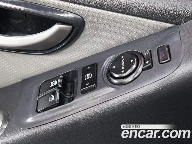 Hyundai Starex 2017 — photo 13