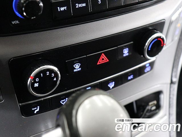 Hyundai Starex 2017 — photo 14