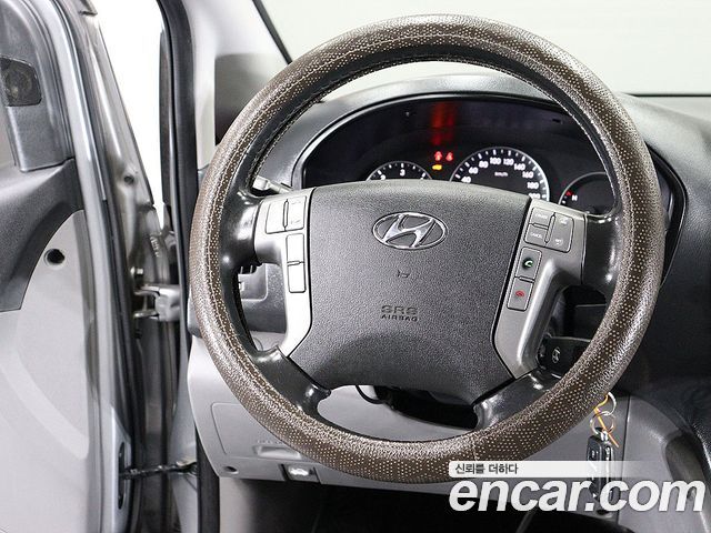 Hyundai Starex 2017 — photo 16