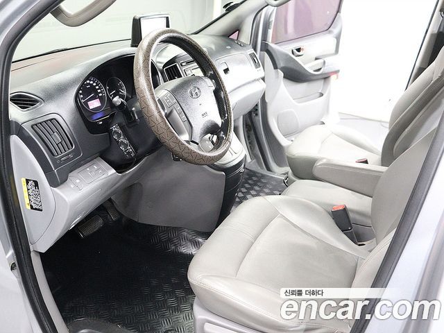 Hyundai Starex 2017 — photo 18