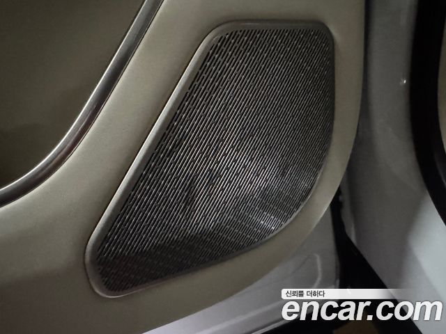 Land Rover Range Rover 2023 — photo 12
