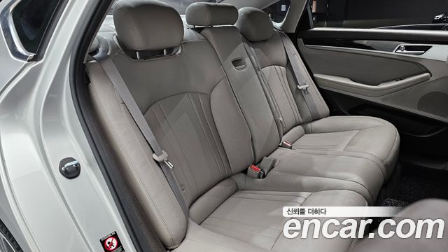 Genesis G80 2018 — photo 17