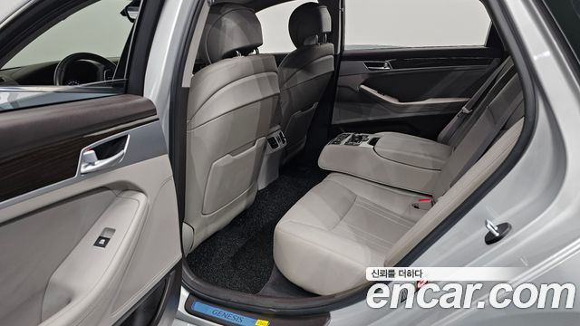 Genesis G80 2018 — photo 18