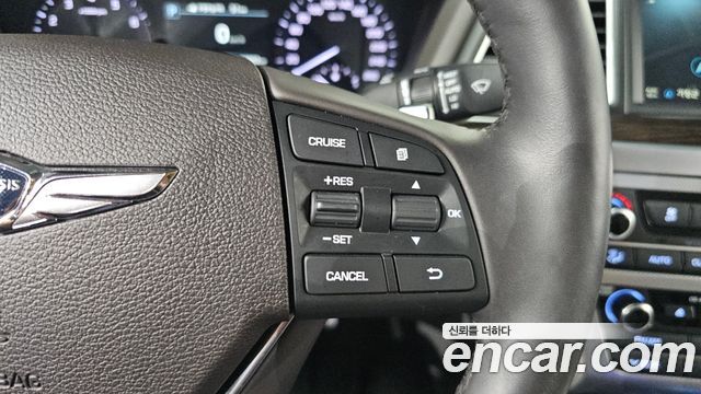 Genesis G80 2018 — photo 28