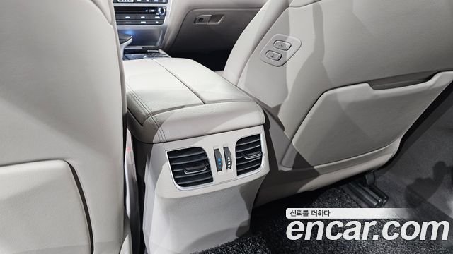 Genesis G80 2018 — photo 32