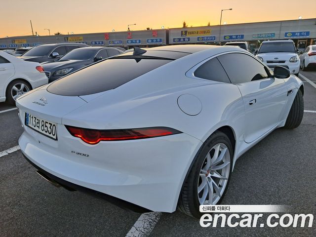 Jaguar F-TYPE 2019 — photo 2