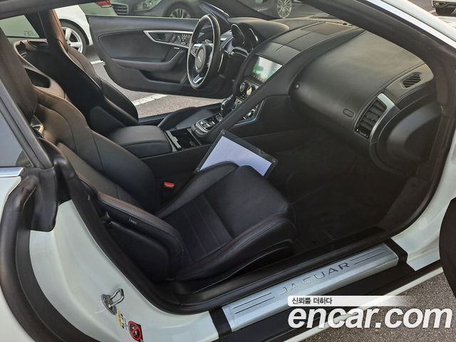 Jaguar F-TYPE 2019 — photo 10