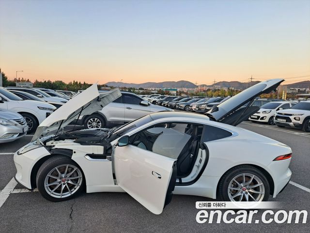 Jaguar F-TYPE 2019 — photo 12