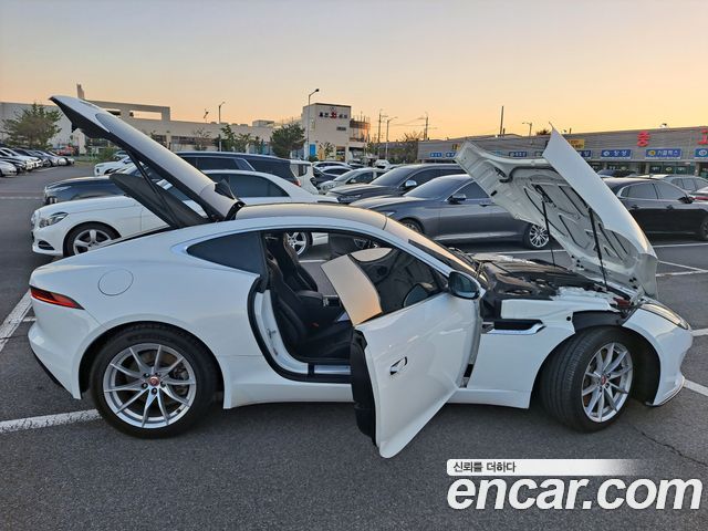 Jaguar F-TYPE 2019 — photo 13