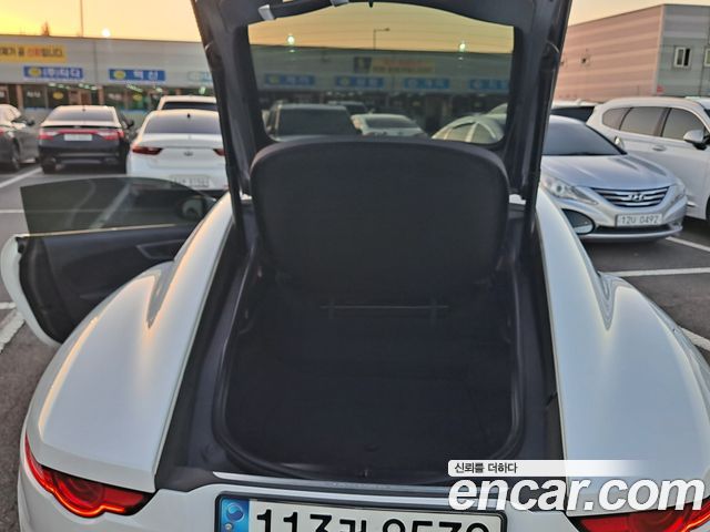 Jaguar F-TYPE 2019 — photo 14