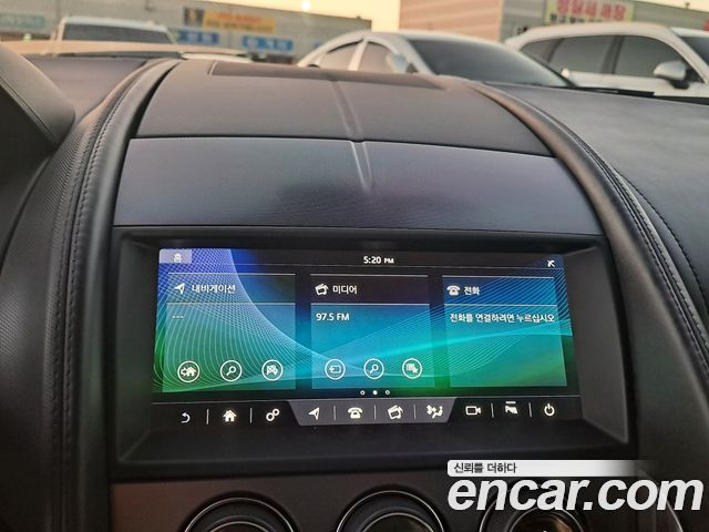Jaguar F-TYPE 2019 — photo 16