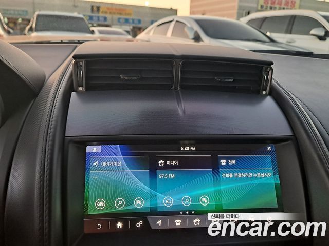 Jaguar F-TYPE 2019 — photo 17