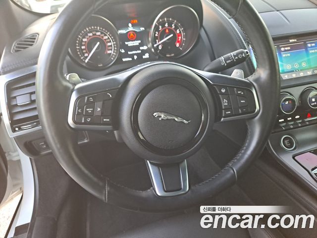 Jaguar F-TYPE 2019 — photo 19