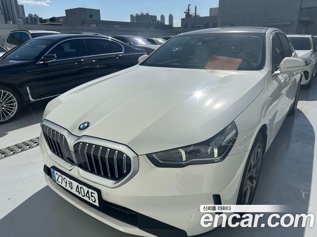 BMW 5-Series 2025 — photo 1