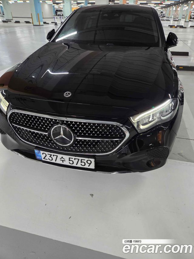 Mercedes-Benz E-Class 2025 — photo 1