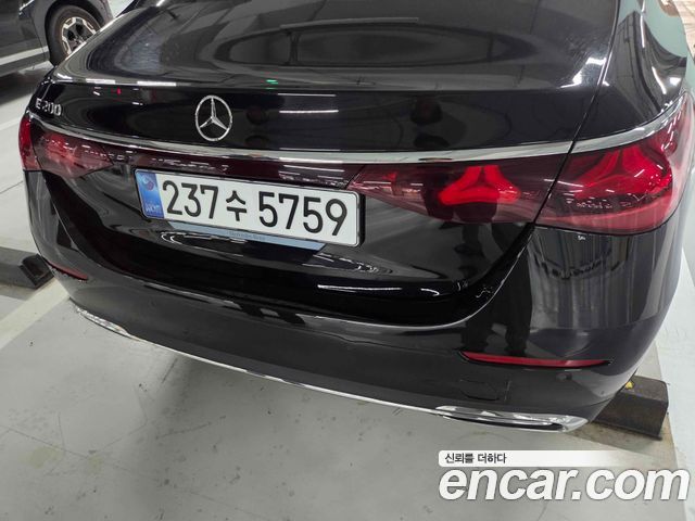 Mercedes-Benz E-Class 2025 — photo 2