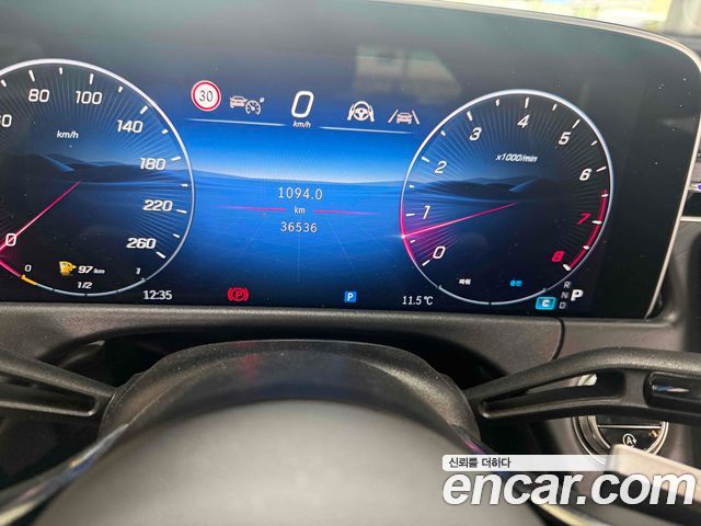 Mercedes-Benz E-Class 2025 — photo 3