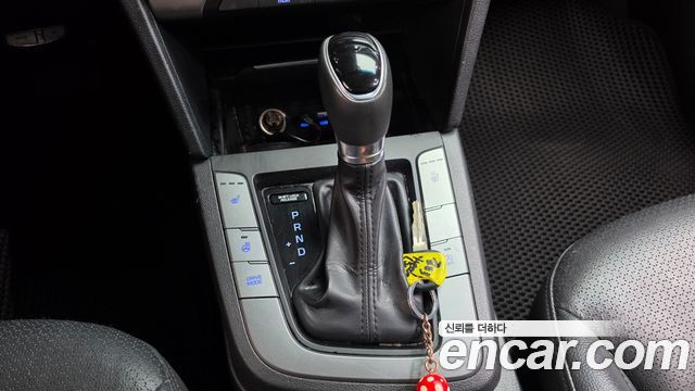 Hyundai AVANTE 2016 — photo 12