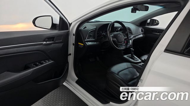 Hyundai AVANTE 2016 — photo 13
