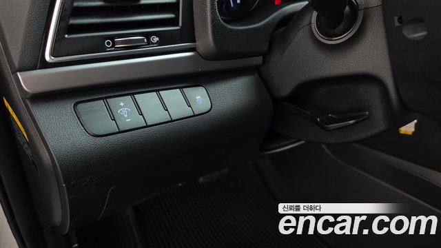 Hyundai AVANTE 2016 — photo 25