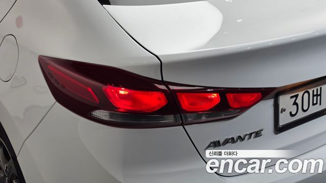 Hyundai AVANTE 2016 — photo 9