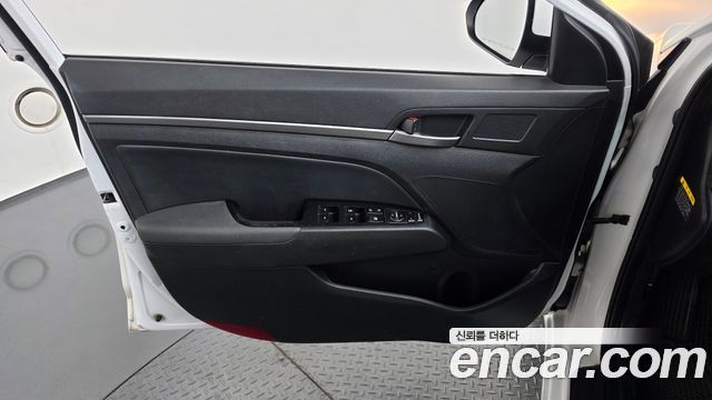 Hyundai AVANTE 2016 — photo 14