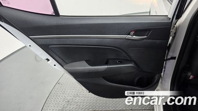 Hyundai AVANTE 2016 — photo 15